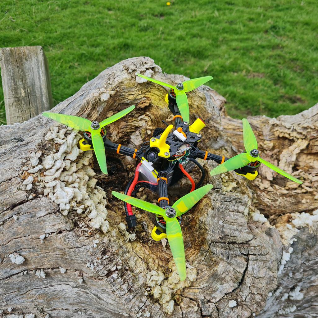 Custom fpv camera racing or freestyle drones — rc & drones made by mauricesminis